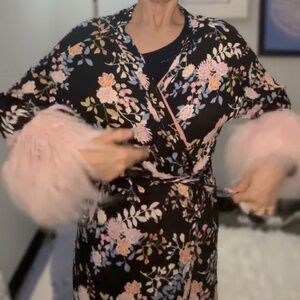 Jennafer Grace Luxe Floral Wrap Duster w/ Pink Faux Fur Cuffs | L/XL | NWOT